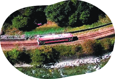 JR名松線が美杉地域内を走行している様子を撮影した空撮画像