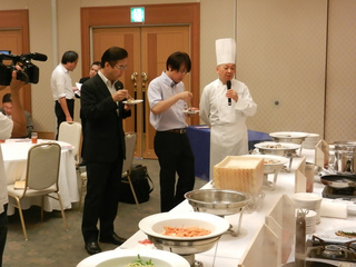 写真:陸前高田で生産するパスタを使用したホテルメニュー試食会