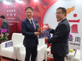 写真:台南市 黄偉哲市長との会談(会場内)