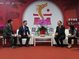 写真:台湾交通部観光署 周永暉署長との会談(会場内)