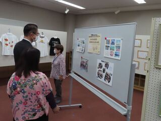 写真：津市中央公民館文化作品展室内掲示