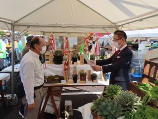 写真：久居まつりサボテン表彰