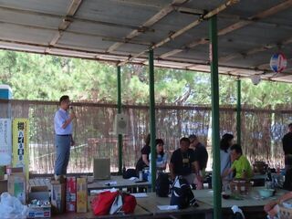 写真:三重県印刷工業組合津支部主催 楯干し・潮干狩り大会 挨拶