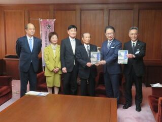 写真:歴史まんが「久居誕生物語」完成報告会