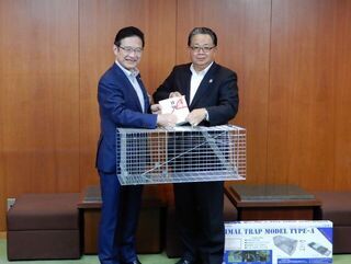 写真:三重中央農業協同組合合併30周年記念事業 有害獣捕獲檻贈呈式