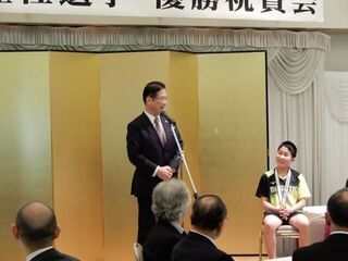 写真:前出陸杜選手 全日本卓球選手権優勝祝賀会 挨拶