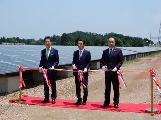 写真:三重・榊原メガソーラー発電所竣工式