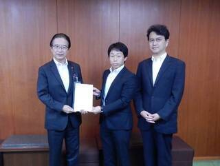 写真：津市企業誘致・産業振興懇話会 報告会