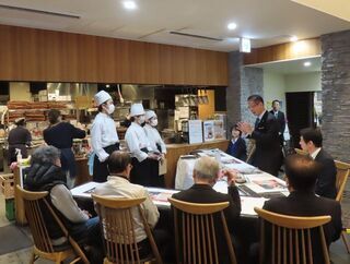 写真：榊原温泉湯の瀬「久居農林高校デー」 挨拶