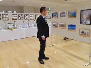 写真:中央公民館文化祭 作品展 鑑賞