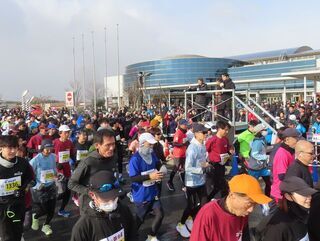 写真：津市合併20周年記念 第19回津シティマラソン2026　スタート