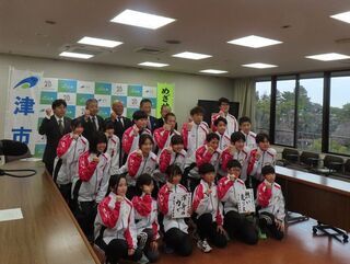 写真:第19回美し国三重市町対抗駅伝 津市代表チーム激励会