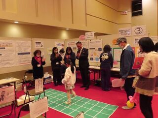 写真：一志地区社会福祉協議会 地域福祉活動展 鑑賞