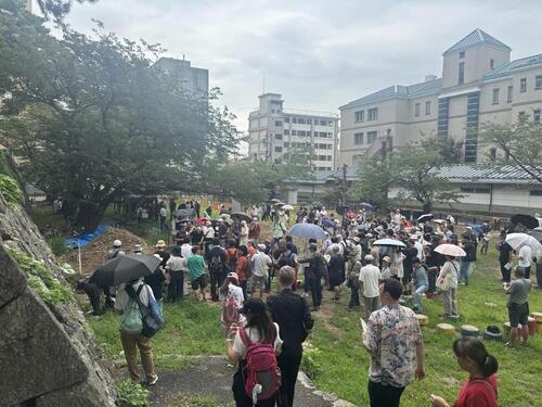 写真:埋門からみた現地説明会の様子