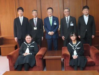 写真:第44回全国中学生人権作文コンテスト中央大会 受賞報告