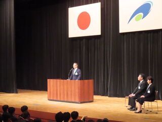 写真：新規採用職員辞令交付式訓示