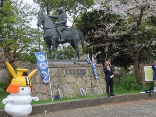 写真：城の日記念イベント　津城をもっとしろにぃ挨拶