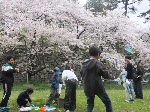 写真：シャボン玉遊び
