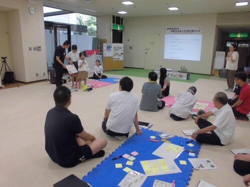 写真:第10回会議 発表の様子1