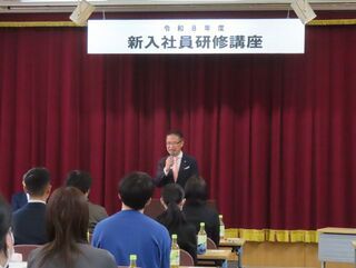 写真：津商工会議所新入社員毛集講座開講式