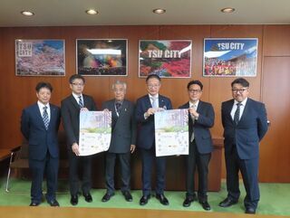 写真:三重県建具工業協同組合 長野政次理事長他 来訪