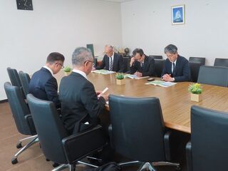 写真:新神谷昌文局長、大森隆弘次長、山本巧海事振興部長