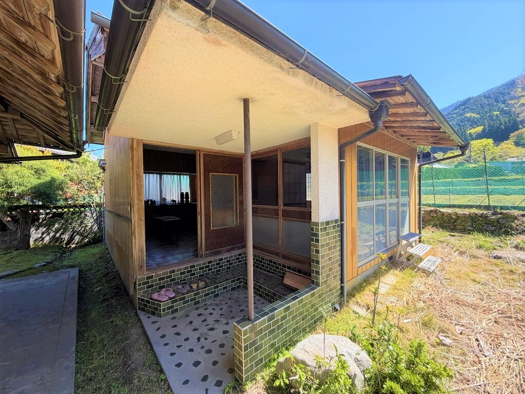 離れ