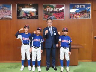 写真:JA共済杯第14回インターミディエット全日本リトルリーグ野球選手権大会 出場選手 来訪