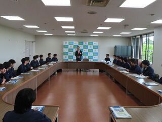 写真:久居農林高校生徒向け技術職就職ガイダンス