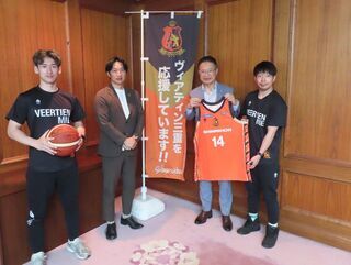 写真:ヴィアティン三重 バスケットボールチーム 来訪