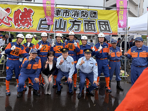 写真：優勝後の集合写真