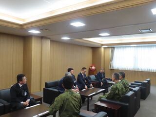 写真:明野駐屯地陸上自衛隊航空学校訪問