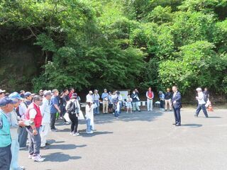 写真:雲出川一斉清掃活動 挨拶