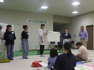 写真:うぐいすチームが発表する様子