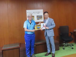 写真:新日本スポーツ連盟三重卓球協議会からの卓球台の寄贈式