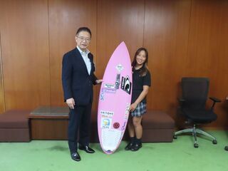写真:第34回ジュニアオープンサーフィン選手権大会2連覇報告