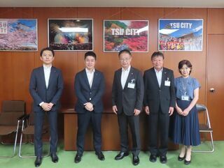 写真:三井住友海上火災保険株式会社三重支店 槙野光修支店長、手島良三重支社長 来訪