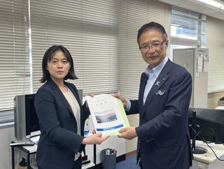 写真：不動産・建設経済局　・藤本実紗地理空間情報課地籍整備室長