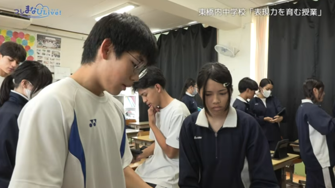 発表内容をペアに伝えている　様子
