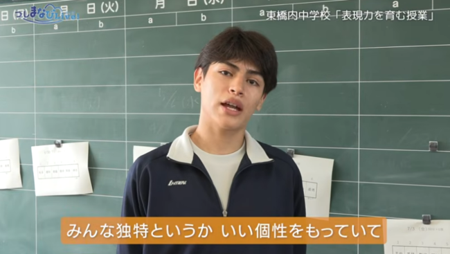 授業後にインタビューに答える生徒