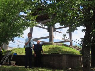 写真:第9回「8.15津・平和の鐘」挨拶、点鐘(子午の鐘)1