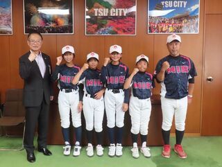 写真:文部科学大臣杯 NPBガールズトーナメント2026 全日本女子学童軟式野球大会出場選手 来訪