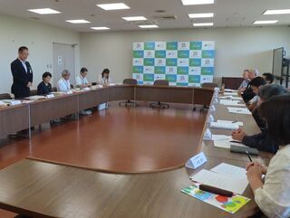 写真:津市私立幼稚園協会との懇談会(市役所本庁舎)