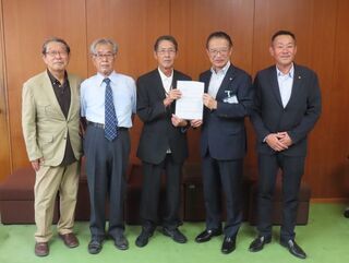 波瀬川(井関地区)流域治水事業推進委員会 谷口學会長、津市自治会連合会一志支部 池山荘太郎会長 来訪(市役所本庁舎)