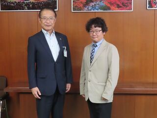 写真:三重大学生物資源学研究科 小川史明助教 来訪