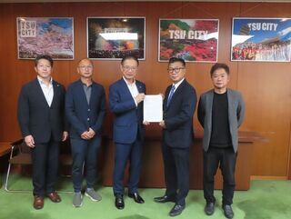 写真：津御殿場海岸協同組合 諏訪和人理事長 来訪