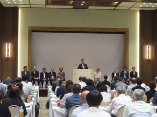 写真：第64回東海地区知的障害関係施設長等研究協議会 挨拶（ホテル津センターパレス）
