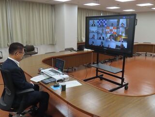 写真：第215回社会保障審議会医療保険部会（オンライン出席）
