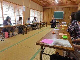 写真：地区サロン 挨拶（市内各所）1