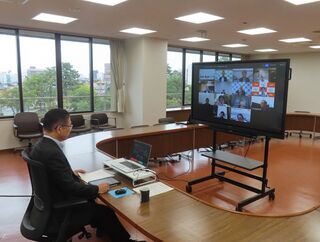 写真：第216回社会保障審議会医療保険部会（オンライン出席）